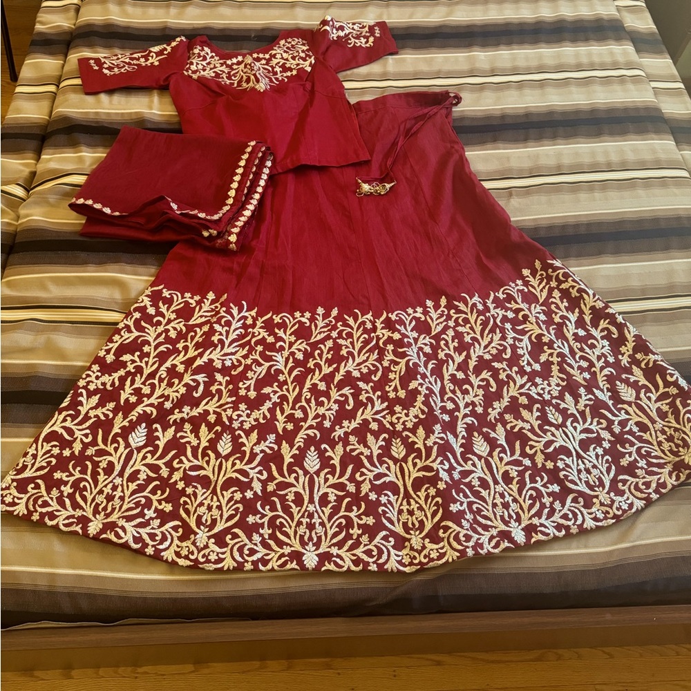 Women Lehenga / skirt Set